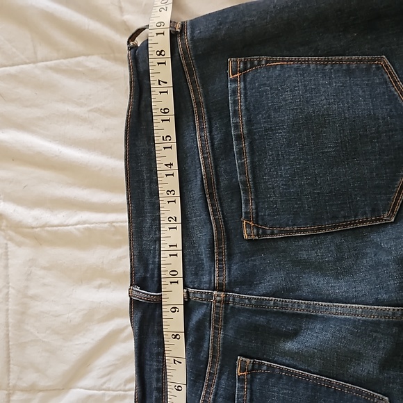 Old Navy mid-rise jeans - Picture 8 of 8